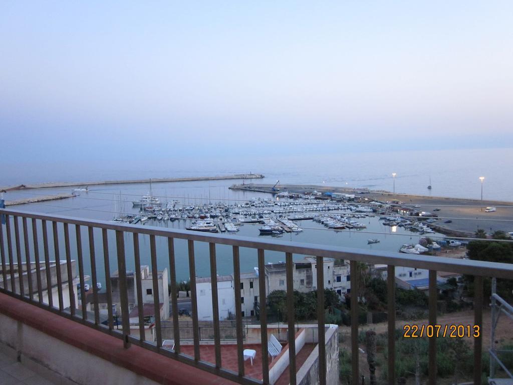 Attico Con Vista Panoramica Sul Mare Apartment Шака Стая снимка