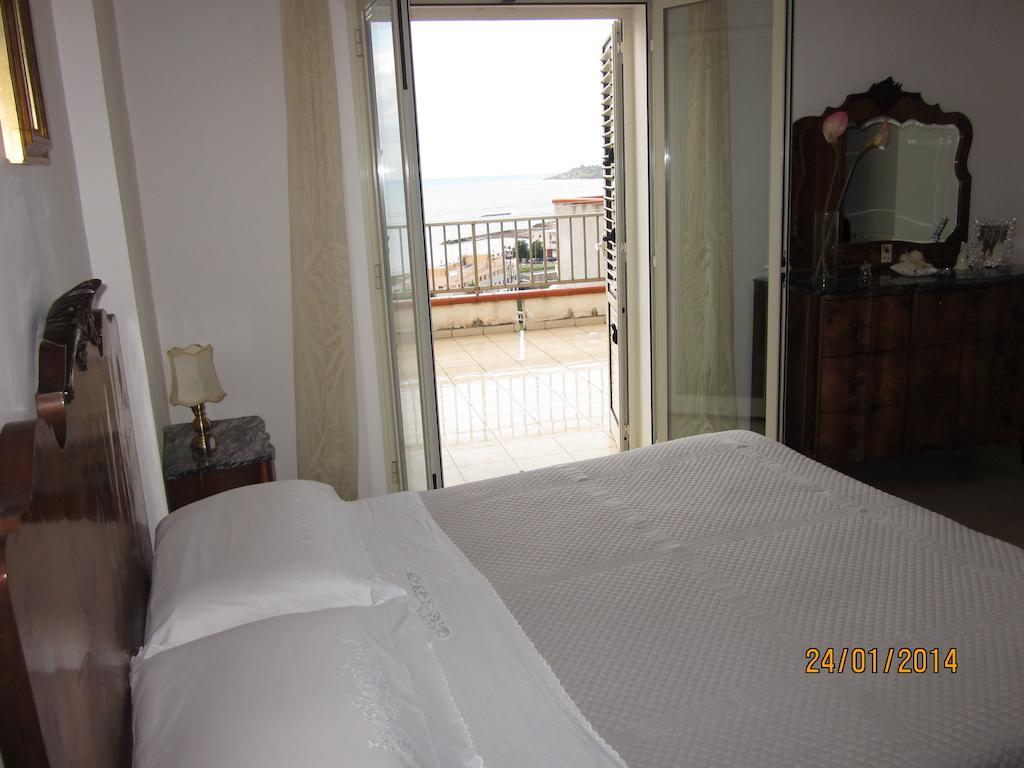 Attico Con Vista Panoramica Sul Mare Apartment Шака Стая снимка