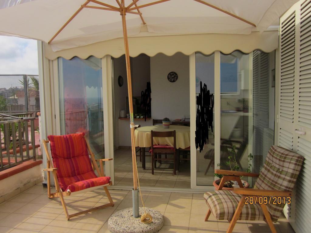 Attico Con Vista Panoramica Sul Mare Apartment Шака Стая снимка